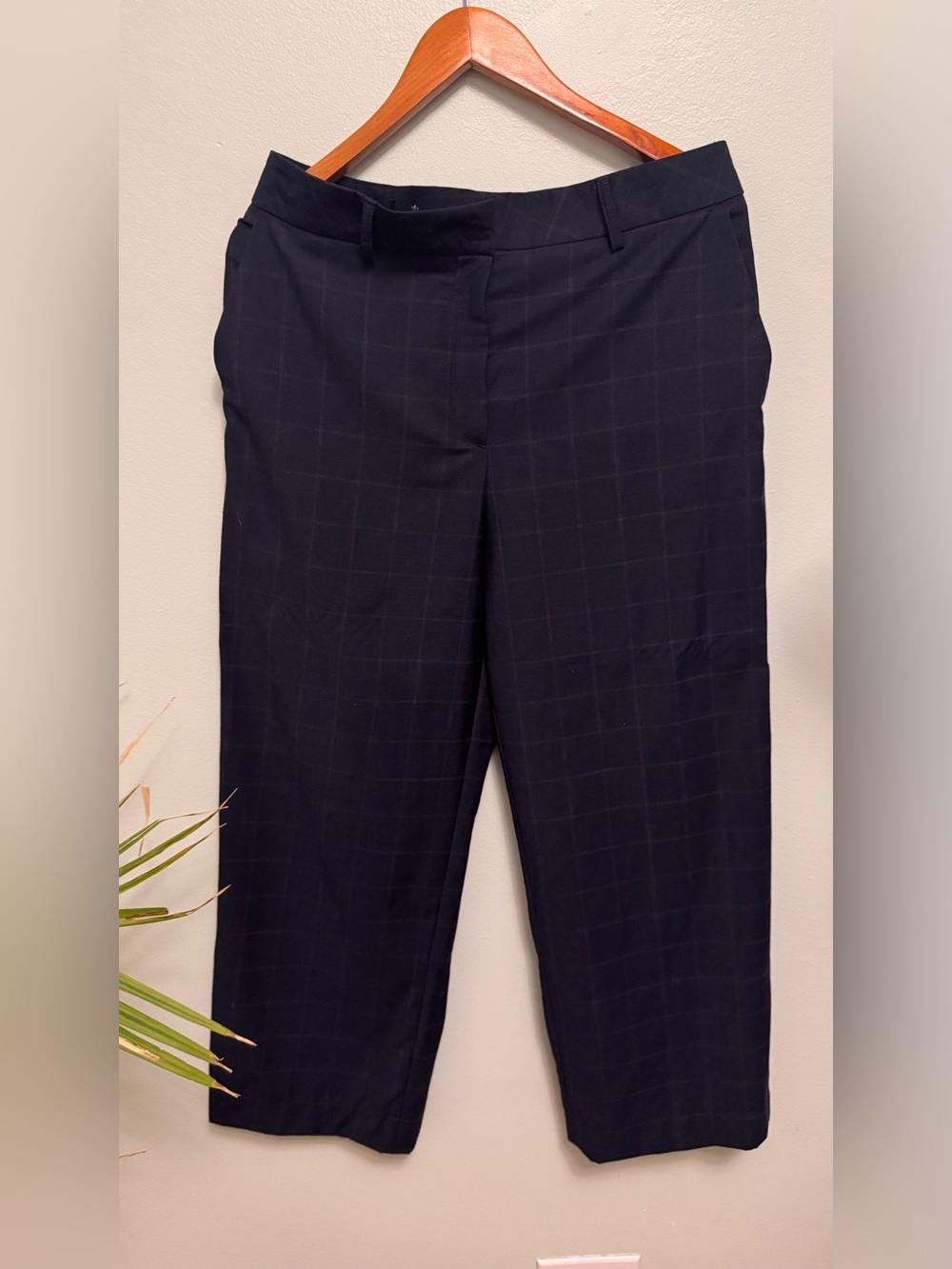 Classic Black Cropped Dress Pants - Sophisticated Windowpane